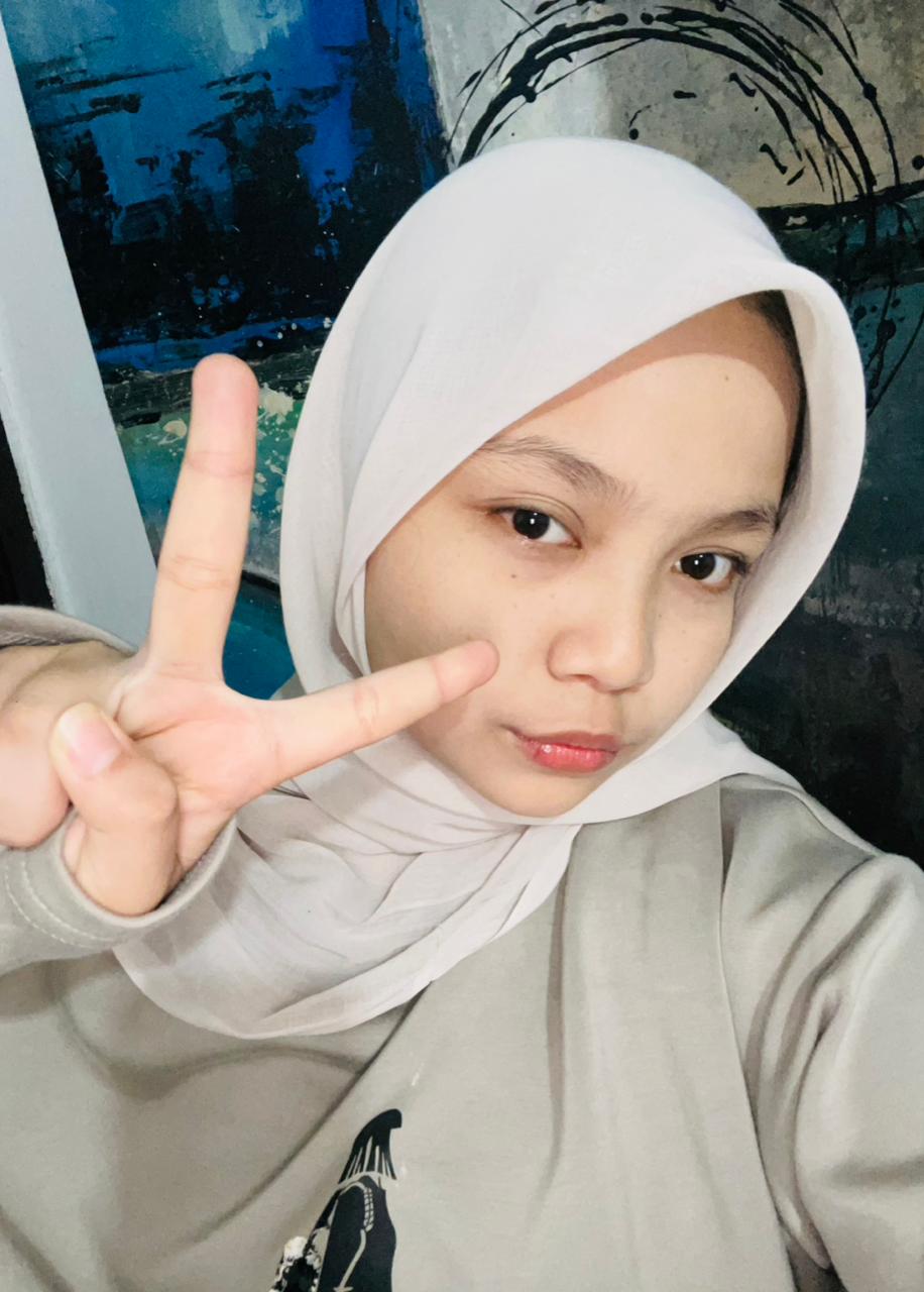 Dokter Syifa Syam Ashacia menggunakan teknologi telemedicine inovasi anak muda Telkom University